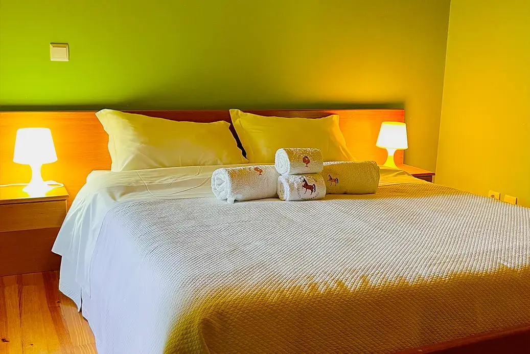 Chambre double avec linge de lit blanc, Casa BEL