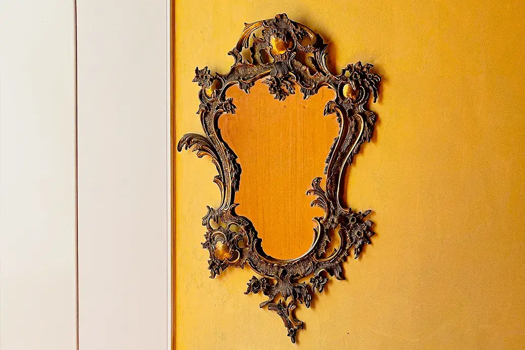Miroir décoratif doré