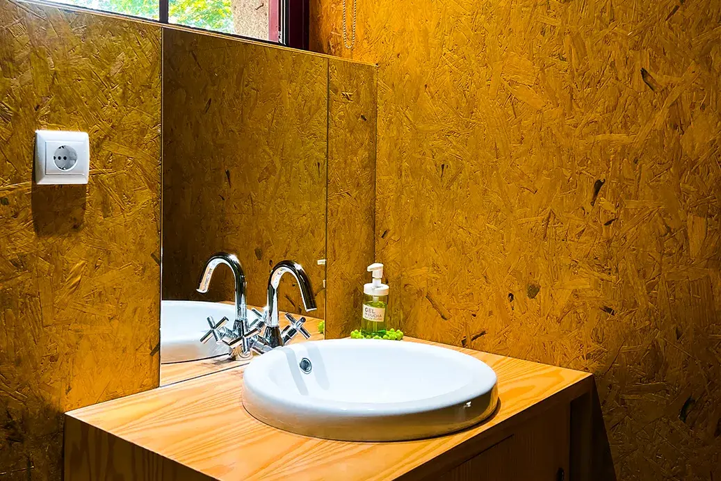 Lavabo sur plan en bois, Casa BEL