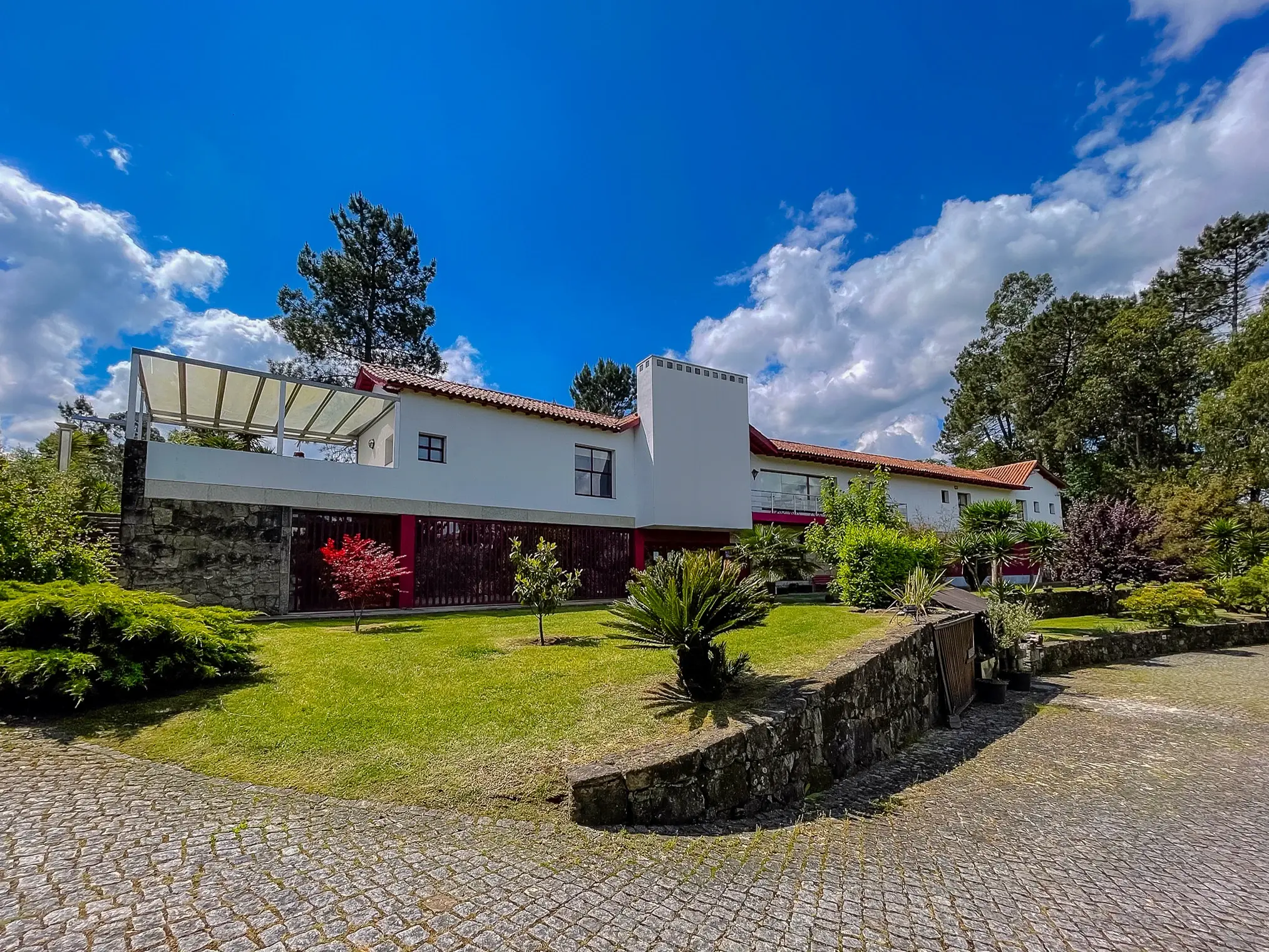 Casa FERRAGE, het grootste huis van Quinta dos Ferrage, omringd door tuin